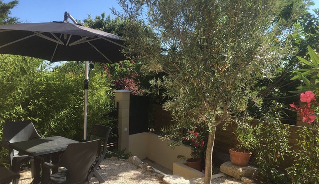 Aix en provence Field of Painters T1 Garden and parking