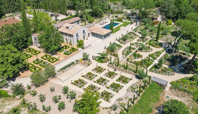 Aix en Provence – An exceptional property – Sleeps 10