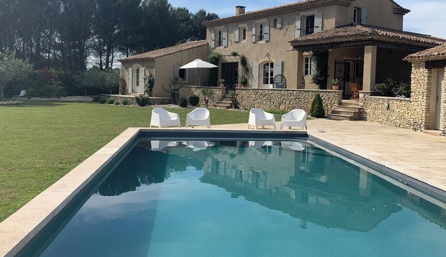 AIX EN PROVENCE: PROVENCAL FARMHOUSE WITH PRIVATE POOL FOR 8 PEOPLE.