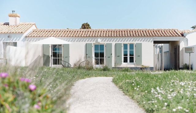 Aixcale near the sea