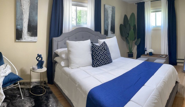 AJ's VILLA w/FREE PARKING