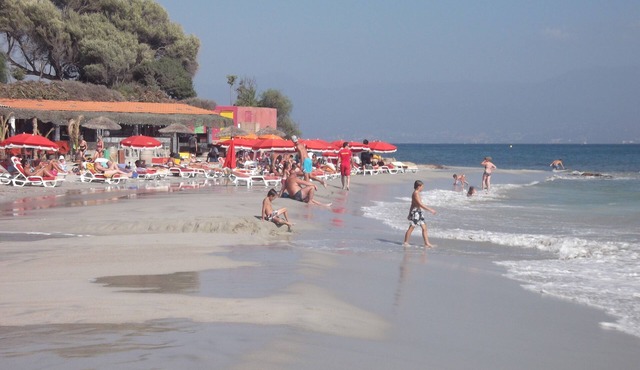 AJACCIO Furnished apartment with breathtaking sea view, facing Marinella beach.