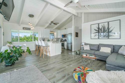 Akaka Falls 6BR Ocean View Retreat with Hot Tub