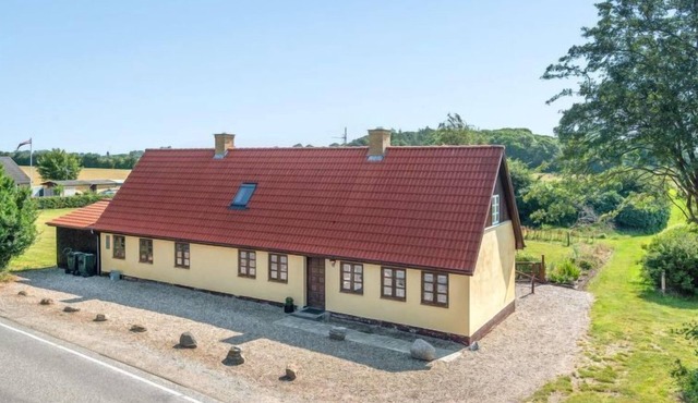 "Aki" - 1.5km from the sea by Interhome