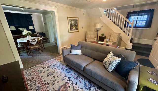 Akron 3BR, Parks 2 Cars, Fast Internet, In Kenmore