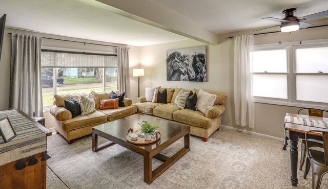 Akron Getaway w/ Backyard Patio + Gas Grill!
