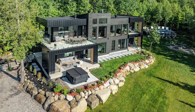 Altéa Charlevoix - luxury villa: spa, pool, billiards, view