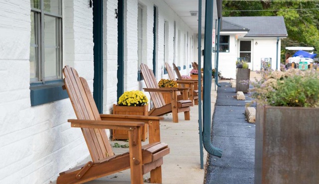 Al & Sally's Motel