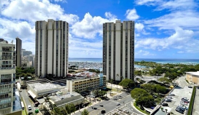 Ala Moana Hotel 14th FL R1 2Double Beds 4Person