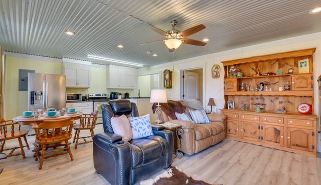 Alabama Lakefront Getaway w/Kayaks & Patio