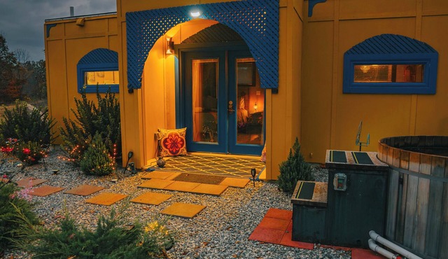 Aladdin Inspired Fairytale Cabin Hot Tub 3 miles from Hocking Hills State Park