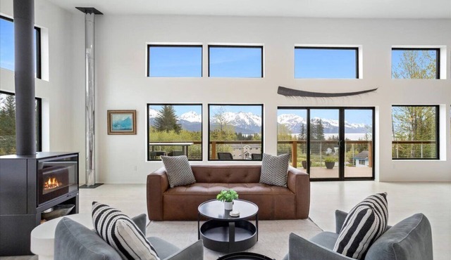 Alagnaq Inn: Panoramic Views, Modern Retreat