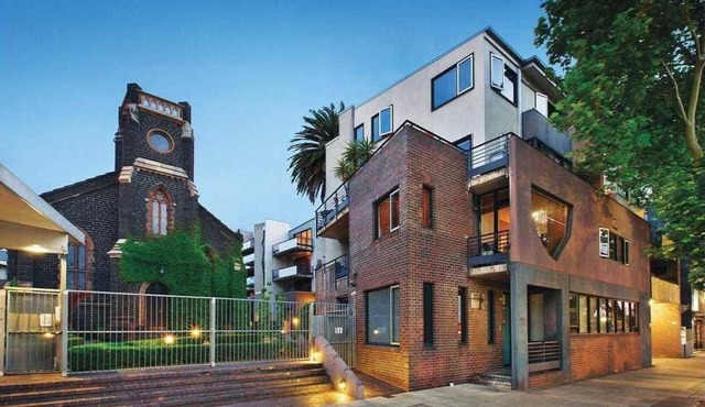 Alameda Apartment by Ready Set Stay - Linen, WIFI, Across from Albert Park Lake