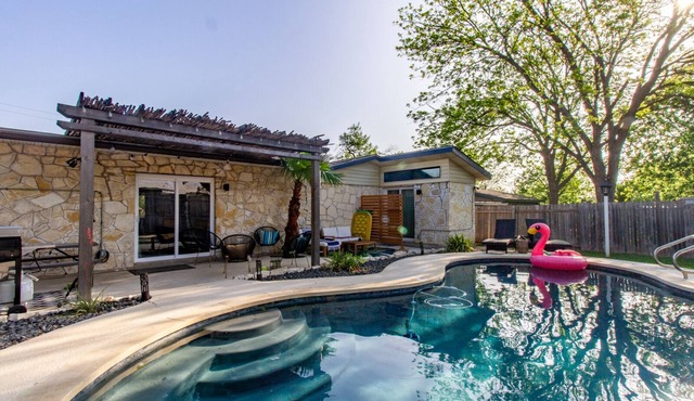 Alamo City Oasis, private pool and close to all the sights