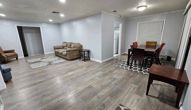 Alamo Height Home near Broadway & Downtown, Pet Friendly.
