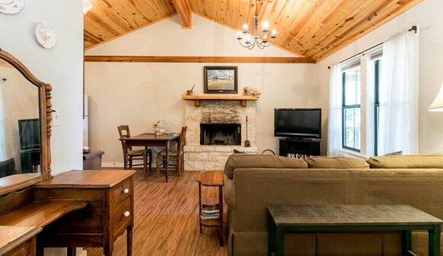Alamo Spring- Country Cabin | Comfy Cabin