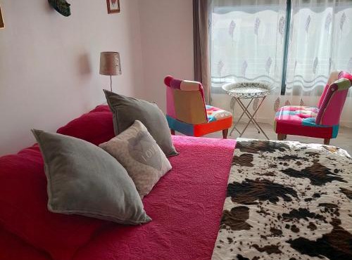 Alaric Lodge: gîte champêtre avec parking privé.