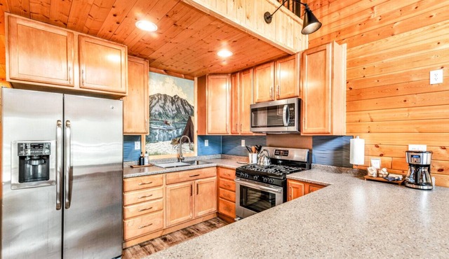 Alaska Adventure Chalet-King Beds & Fiber Internet
