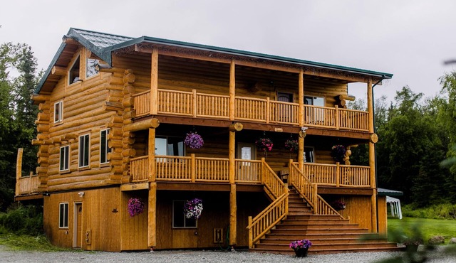 Alaska Knotty Pine Lodge /Bed and breakfast in Palmer AK.