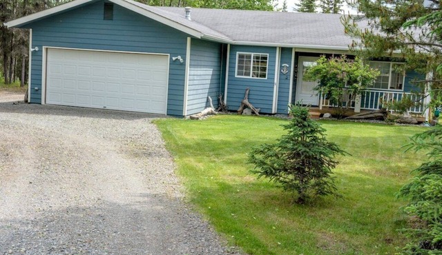 Alaskan Cozy Home for the Whole Family and Friends