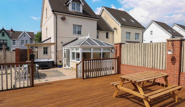 ALBAN ROAD, pet friendly, with hot tub in Llanelli