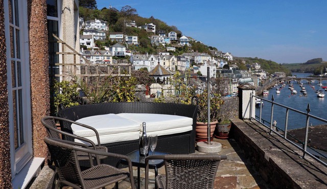 ALBANY, pet friendly, country holiday cottage, with a garden in Looe