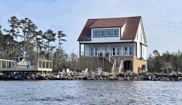 Albemarle Soundfront Retreat - Pet Friendly, Waterfront