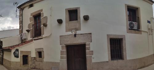 Albergue San Blas - Vía de la Plata y Cáparra - Vía Verde