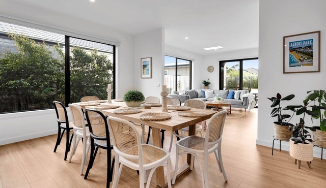 Albert Samian Retreat by Ready Set Stay- Capel Sound