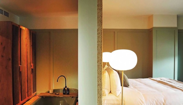 Albert Suite, The Albert | Pool, Lawn Games, A Few Walks to Main Street