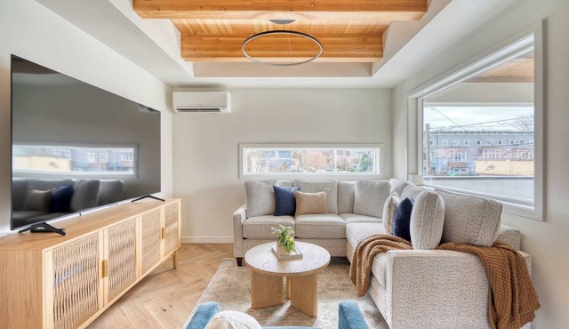 Alberta 3BR - Modern Design w/large covered deck