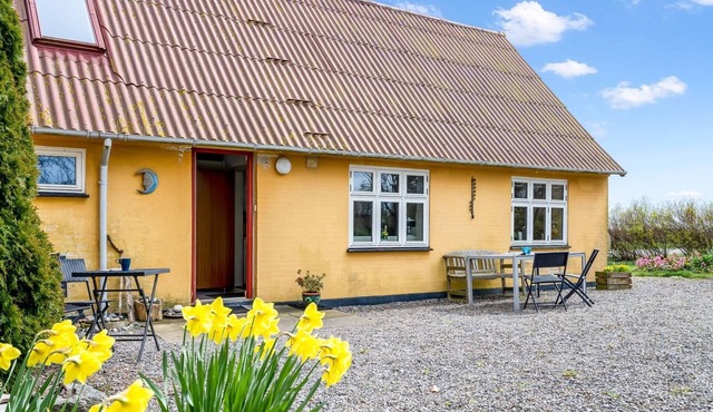 "Albertine" - 600m from the sea by Interhome