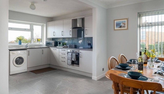 Alberts Retreat - Three Bedroom Apartment, Sleeps 6