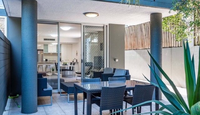 Albion Breeze Pool Access, Patio & City Convenience