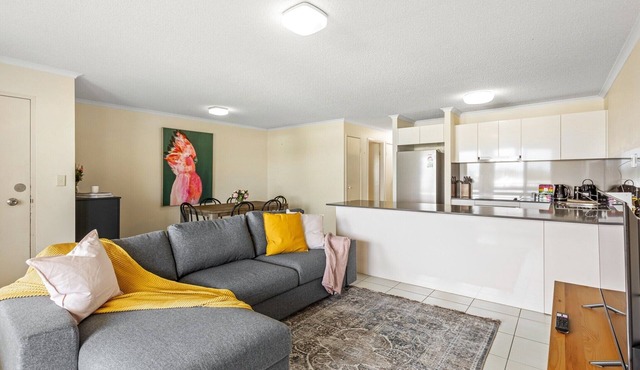 Albion Convenient Hideaway with Parking & Balcony