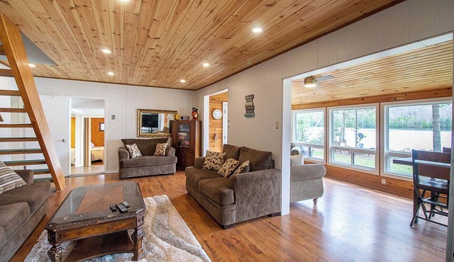 Albion Lake Cottage - Five Bedroom Cottage, Sleeps 8