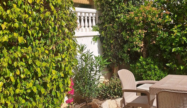 ALBIR, apartment for 4 pers., ground floor with garden, 100m to the beach, super pool, air conditioning