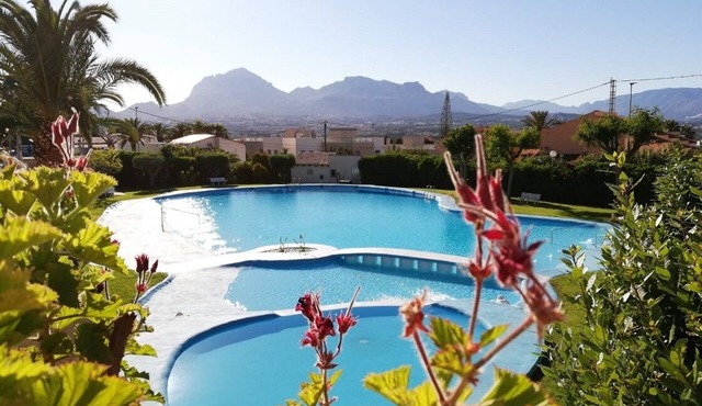 Albir sea, mountains and tranquility. Excellent south orientation. Guaranteed sun