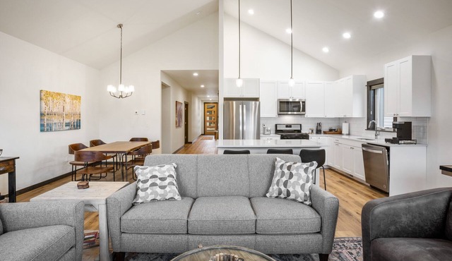 Albrey Trail Retreat -Townhouse Located in Bozeman's Four Corners Area