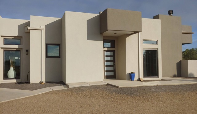 Albuquerque West Contemporary Casita Retreat with a View