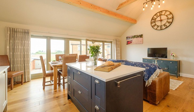 Alde Bay Farm - Lobster Pot - sleeps 6 guests in 3 bedrooms