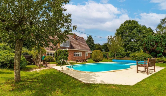 Alderfen View | Fabulous 5-bed home with an outdoor swimming pool in the heart of The Norfolk Broads