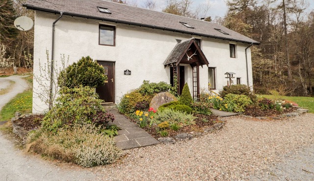 ALDERNAIG MILL, family friendly, with open fire in Invergarry