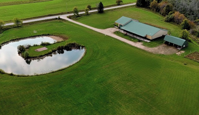 Alderwood Crossing – A Private Lodge Retreat with Pond, 40 Acres, Sleeps 14