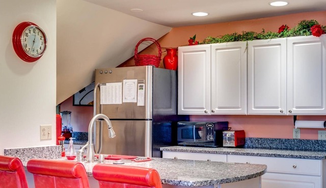 Aldine 4a 4 Bedroom Condo by Redawning