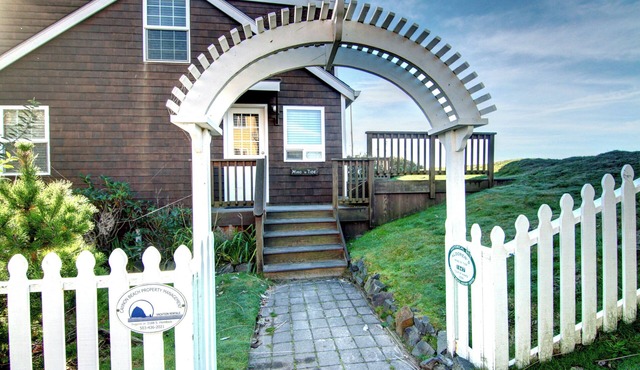 Aldoren's Wind 'n Tide - Oceanfront - Cannon Beach Property Mgmt
