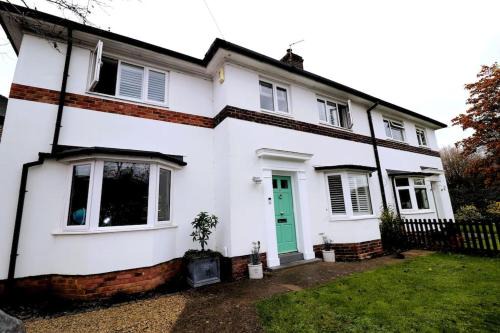 Aldrich Villa, 5-Bed Luxury House, Oxford, Parking, Garden