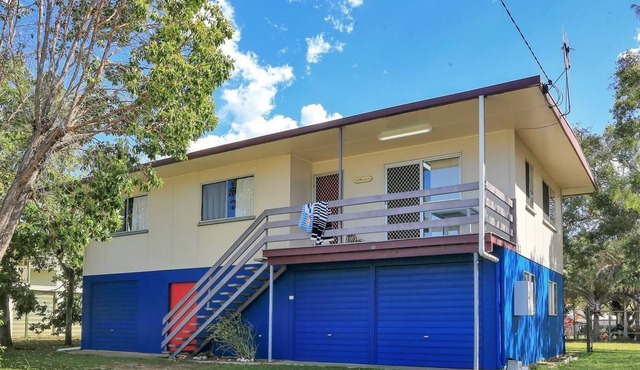 'Aleron' One street from the Beach