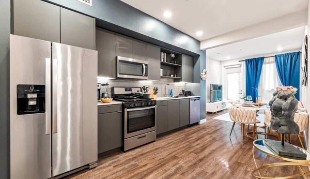 Alex 2BD Haven in Hollywood!Free parking and pool!