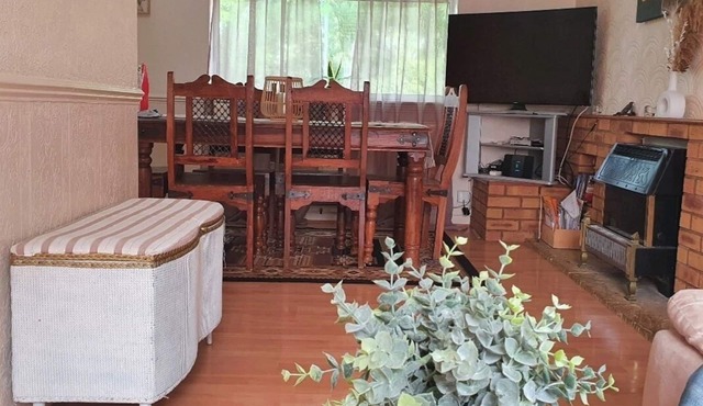 Alex's place-House in a quiet area.n1 double room available.